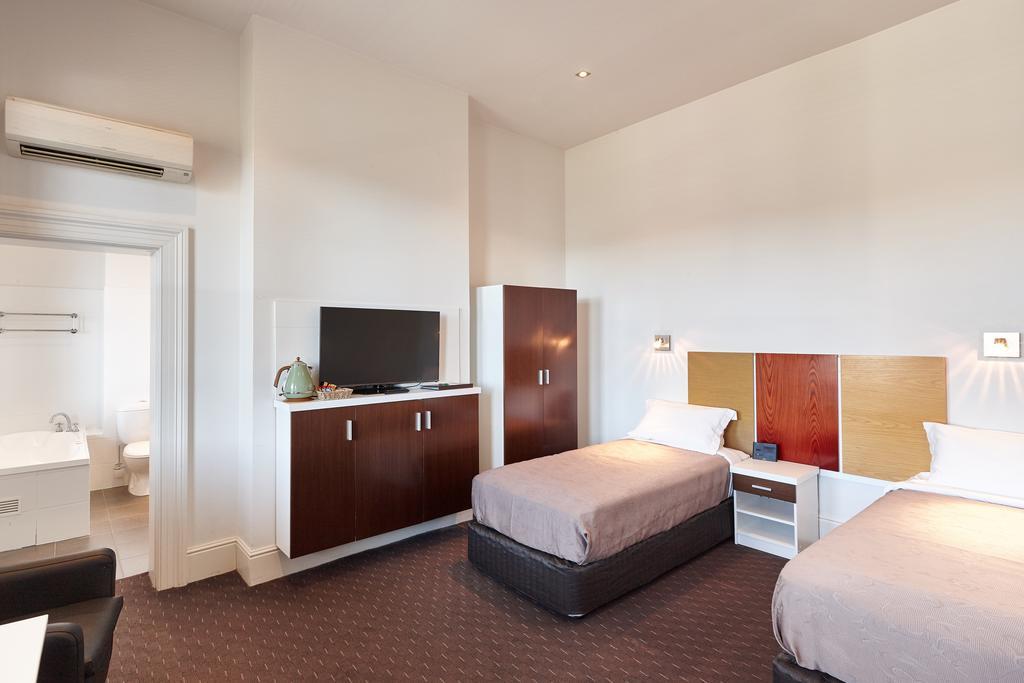 Auldington Hotel Launceston Exteriör bild